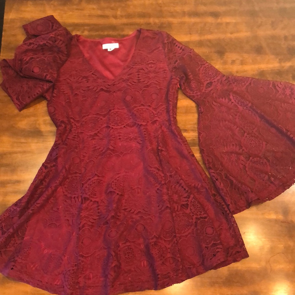 Love Riche bell sleeve dress - Medium 💃